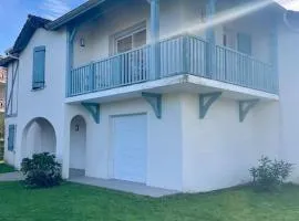 JASMIN- Appartement T3 lumineux très bien équipé avec balcon