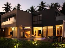 Morro de S&atilde;o Paulo Casa 4&deg; Praia de luxo，位于甘博阿的带停车场的酒店