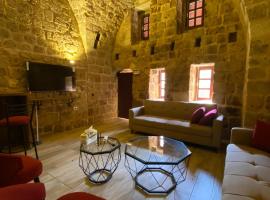 Nina s House Charming Loft in 700-Year-Old Gem in heart of Byblos，位于朱拜勒的酒店