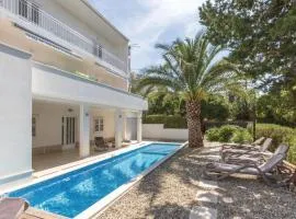 Nice Apartment In Makarska