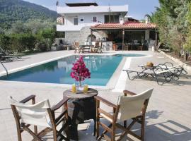 Nice Home In Agia Marina Aigina With Kitchen，位于阿吉亚玛丽娜的酒店