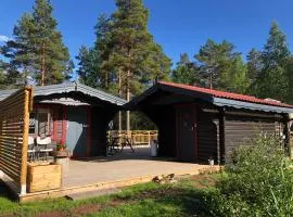 Timber cottages with jacuzzi and sauna near lake Vänern