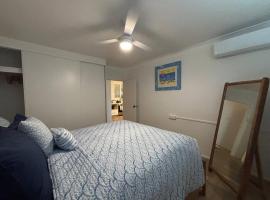 Tropical Ground-Floor Retreat Cairns，位于Cairns North的酒店