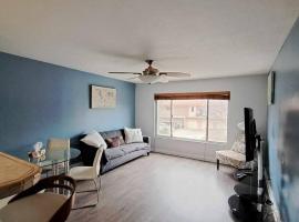 2bdr Bluff Heights Condo walking distance to beach，位于长滩的酒店