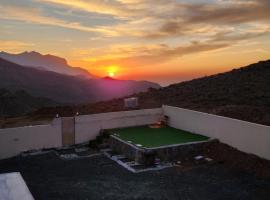 Sunset view hill jabal shams，位于Misfāh的酒店