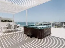 Aquavista Penthouse - Stunning 180 Views
