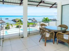 Beachfront Apartment - View to Die For，位于特里奥莱村的酒店