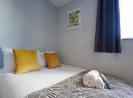 En-Suite Double Rooms, Smart TV Comfy Style