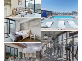 Lux Downtown AptPool Hottub king Bed and Parking，位于盐湖城的酒店