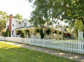 Finlay House Bed and Breakfast Niagara - on - the - Lake，位于滨湖尼亚加拉的酒店