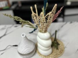 Urban Escape Staycation，位于Marilao的酒店