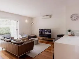 Modern Home in Sandy Bay - Sleeps 8 Guests