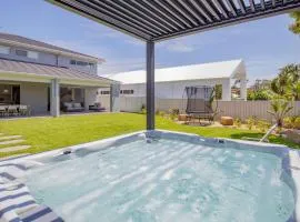Shoreline Luxe - Refined Beachside Elegance with Spa