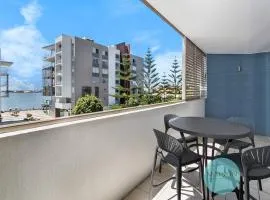 Honeysuckle Apartment with Gorgeous Water Views!