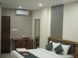 Cruz Inn calicut，位于科泽科德的酒店