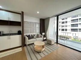 6th Avenue Sukhumvit 305 BTS Asoke & Nana MRT Sukhumvit