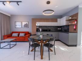 Brand New Luxurious Seafront With View Apartment - Prime Location，位于圣保罗湾城的酒店