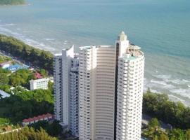 Apartment with wonderful view, Mae Ramphueng Beach, Rayong，位于罗勇的带泳池的酒店