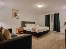 Wishart 1Bed 1Bath Tiny, Quiet House w Parking - W44