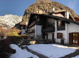 Splendido Alloggio con Giardino vista Monte Bianco，位于库马约尔的酒店