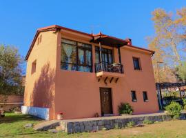 Traditional Stoned Villa Norma with Amazing Mountain View- 7 mins from Pozar Thermal Baths，位于奥玛的酒店