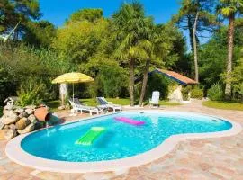 Villa charmante 3 étoiles à Biarritz Anglet, piscine privée et jardin.