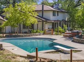 Honey Run K/Suite: Pool-HotTub-Private Lake Escape