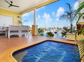 Villa Utopia On The Marina 3 Bed, 3 Bath，位于Stuart Park的酒店