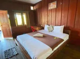 souksanh River Bungalow，位于Muang Không的简易别墅