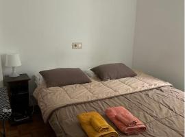 habitacion doble privada en figueres，位于菲格拉斯的酒店