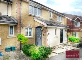 Knaphill - 2 Bed House - Private Garden & Parking