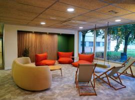 Residencia Universitaria Resa Los Abedules，位于潘普洛纳的酒店