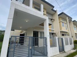 Diamond heights 4 BR near Davao Airport，位于达沃市的酒店