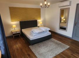 Renovated House with 4 Private Suites，位于Saint-Germain的酒店