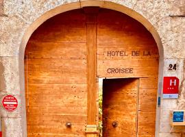Hotel De La Croisée，位于Poncin的酒店