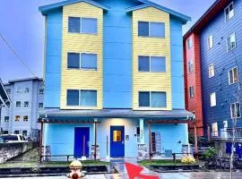 Private Room with Shared Bathroom with Another Unit, 10 Minutes Walk to University of Washington