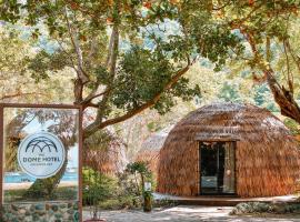 The Dome Hotel - Caylabne Bay，位于Ternate的酒店