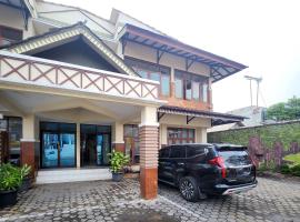 Fajar Indah Hotel Mitra RedDoorz，位于Karanganyar的酒店