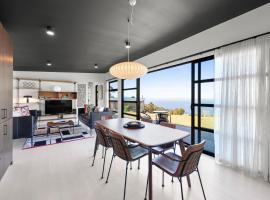 The Outlook on Mount Louis - 1 Bedroom - Stunning Views，位于Tinderbox的酒店