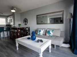 2 bedroom Waikiki Condo Sleeps 6 Free Parking