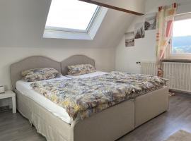 gemütliche Ferienwohnung an der Enz，位于米赫拉克尔的酒店