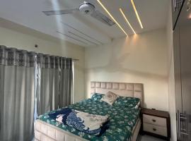 Furnished Home in Jhelum，位于Jhelum的酒店
