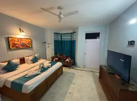 Couple room by Vanasthali