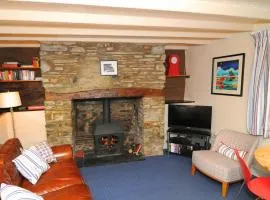 2 Castle Hall Llangrannog
