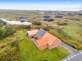 Lovely Holiday House With 4 Rooms Close To The North Sea
