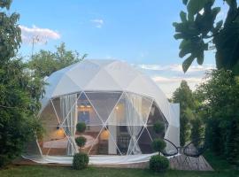 Ellie's Eco Private Glamping and Spa，位于尼亚·卡利克拉提亚的露营地