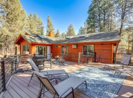 Furnished Gazebo with View Rustic Williams Retreat!，位于威廉姆斯的酒店