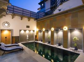Madri Retreat - Heritage Boutique Hotel with Pool，位于乌代浦的低价酒店