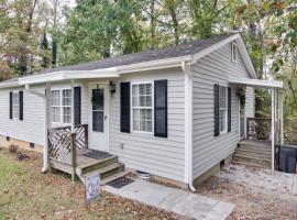 Near Lake Wylie - Updated Cottage with Yard!