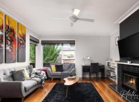 Luxury On Webster Upscale 2br Close To Hospital，位于Wendouree的酒店